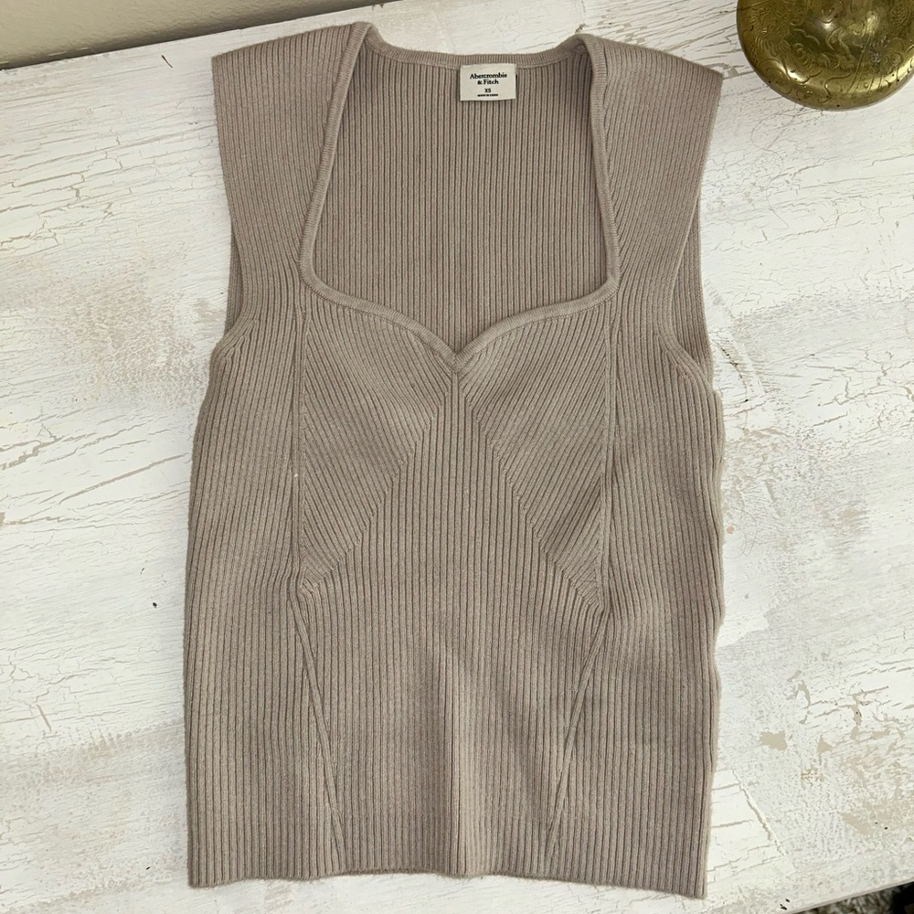abercrombie & fitch sweetheart style cropped tank size XS